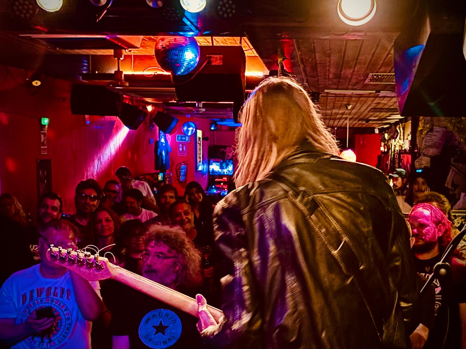 The Midnight Calls playing to the crowd in Madrid